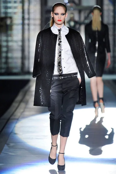 Look 30